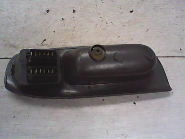 bontott RENAULT SCÉNIC I Bal első Ablakemelő Kapcsoló