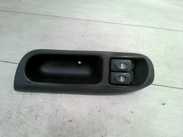 bontott RENAULT SCÉNIC I Bal első Ablakemelő Kapcsoló