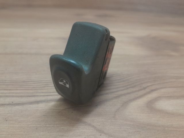 bontott RENAULT SCÉNIC I Bal első Ablakemelő Kapcsoló