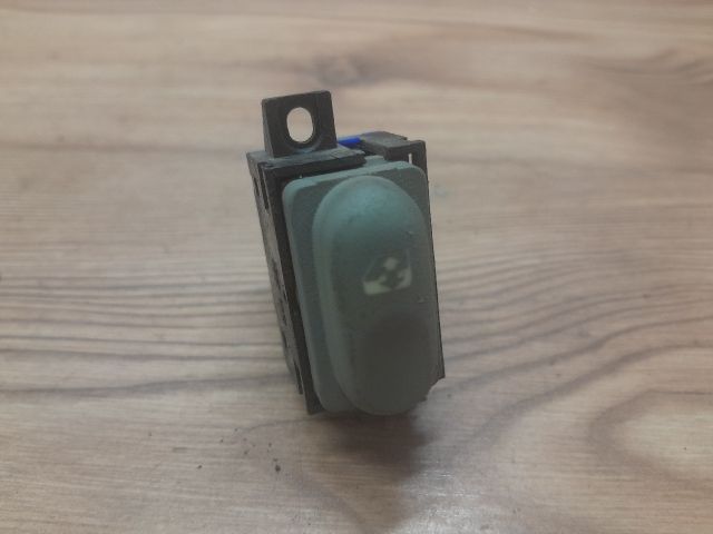 bontott RENAULT SCÉNIC I Bal hátsó Ablakemelő Kapcsoló