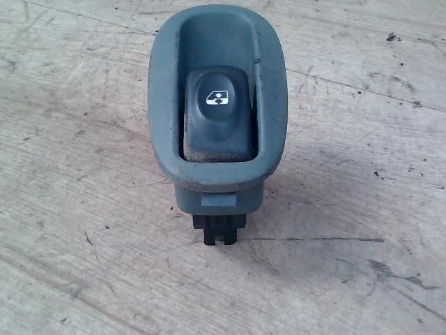bontott RENAULT SCÉNIC I Bal hátsó Ablakemelő Kapcsoló
