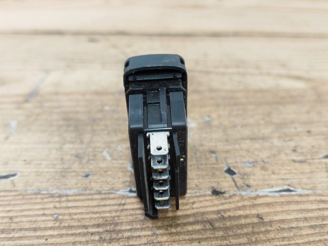 bontott RENAULT SCÉNIC I Bal hátsó Ablakemelő Kapcsoló