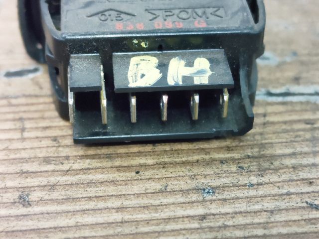 bontott RENAULT SCÉNIC I Bal hátsó Ablakemelő Kapcsoló