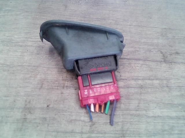 bontott RENAULT SCÉNIC I Bal hátsó Ablakemelő Kapcsoló