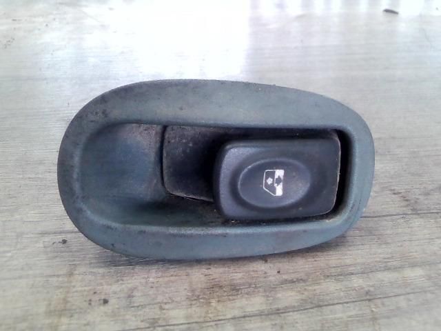 bontott RENAULT SCÉNIC I Bal hátsó Ablakemelő Kapcsoló