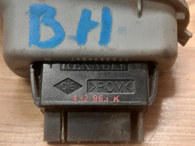 bontott RENAULT SCÉNIC I Bal hátsó Ablakemelő Kapcsoló