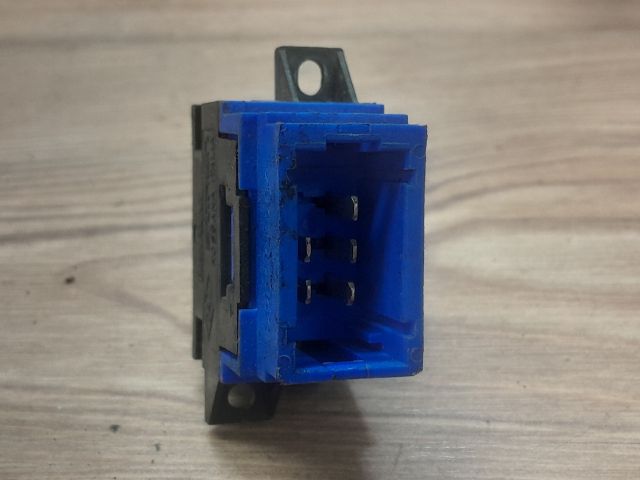 bontott RENAULT SCÉNIC I Bal hátsó Ablakemelő Kapcsoló