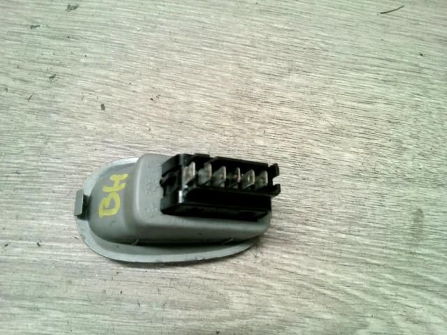 bontott RENAULT SCÉNIC I Bal hátsó Ablakemelő Kapcsoló