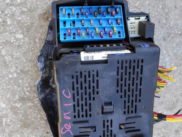 bontott RENAULT SCÉNIC I Biztosítéktábla Utastér