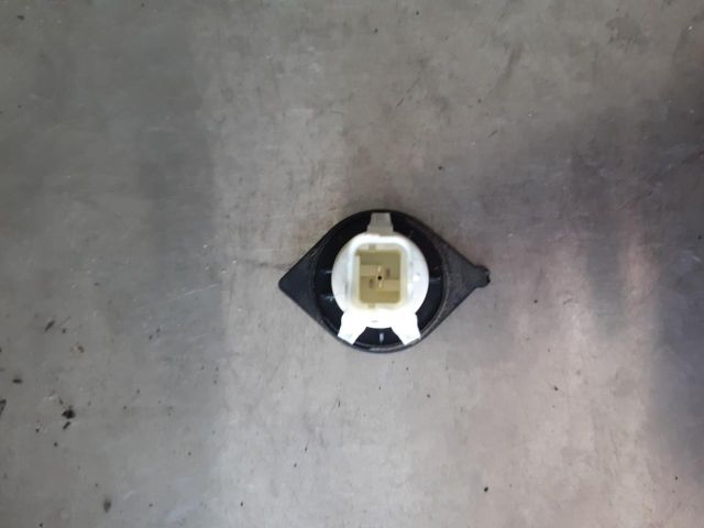 bontott RENAULT SCÉNIC I Csomagtér Nyitó Kar / Gomb