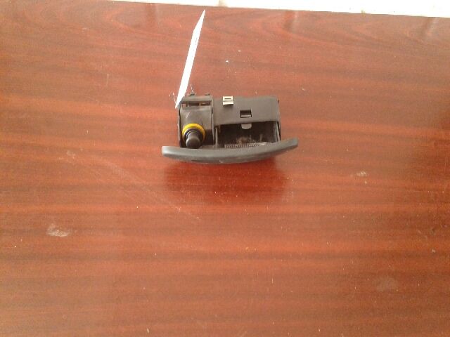 bontott RENAULT SCÉNIC I Első Hamutartó