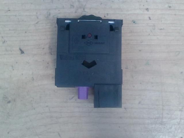 bontott RENAULT SCÉNIC I Fényszórómagasság Állító Kapcsoló