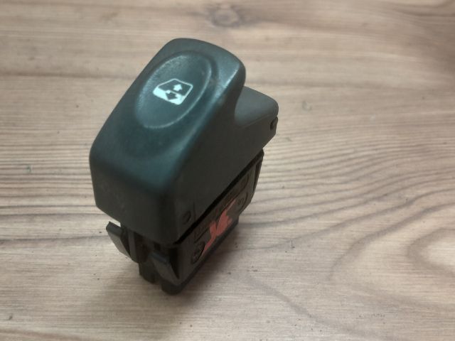 bontott RENAULT SCÉNIC I Jobb első Ablakemelő Kapcsoló