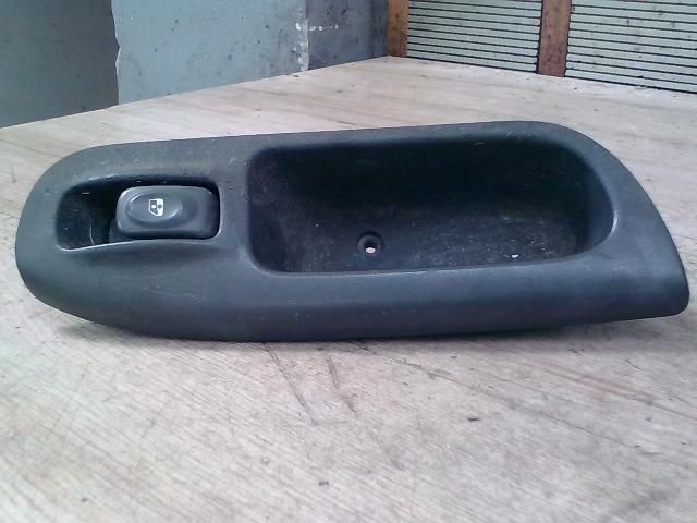 bontott RENAULT SCÉNIC I Jobb első Ablakemelő Kapcsoló