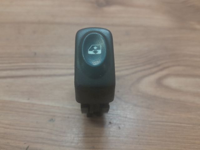 bontott RENAULT SCÉNIC I Jobb első Ablakemelő Kapcsoló