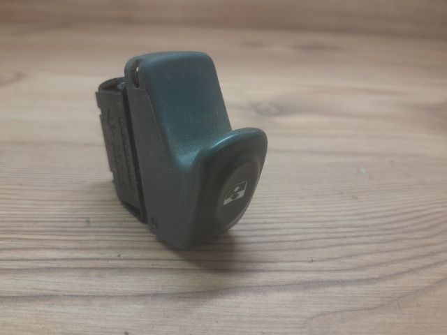 bontott RENAULT SCÉNIC I Jobb első Ablakemelő Kapcsoló