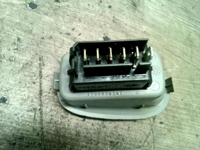 bontott RENAULT SCÉNIC I Jobb hátsó Ablakemelő Kapcsoló