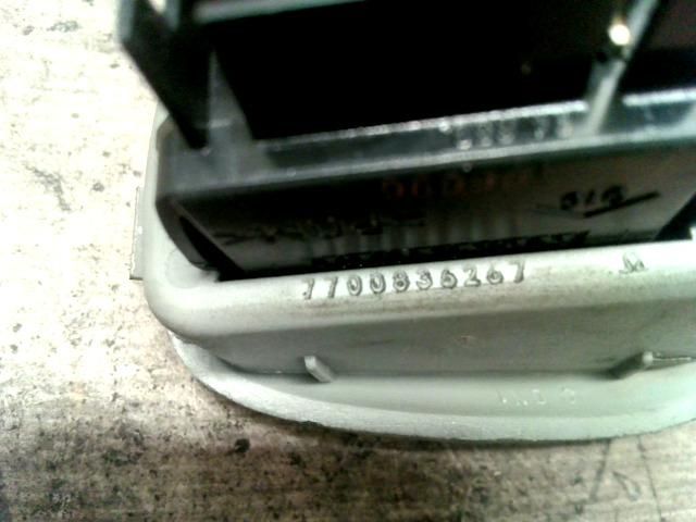 bontott RENAULT SCÉNIC I Jobb hátsó Ablakemelő Kapcsoló