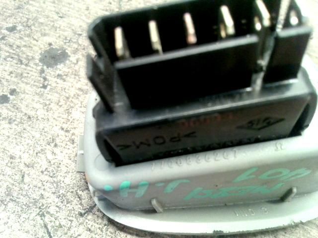 bontott RENAULT SCÉNIC I Jobb hátsó Ablakemelő Kapcsoló