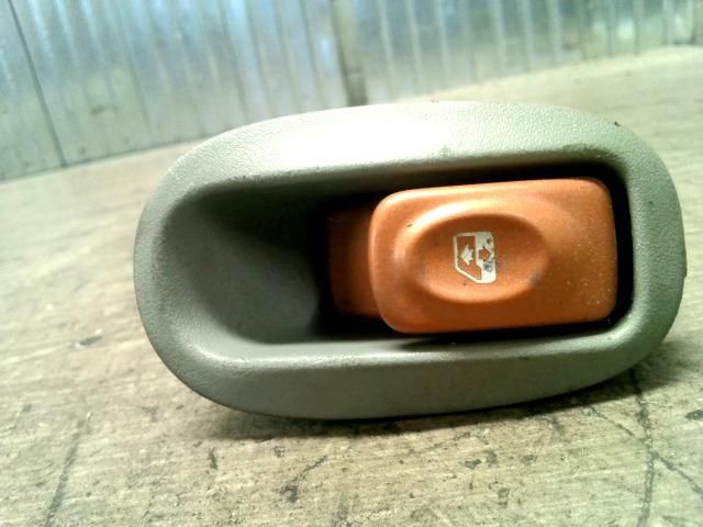 bontott RENAULT SCÉNIC I Jobb hátsó Ablakemelő Kapcsoló