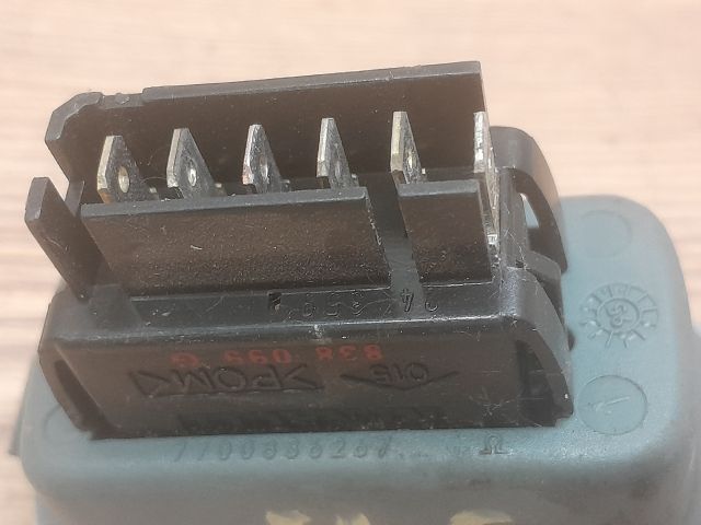 bontott RENAULT SCÉNIC I Jobb hátsó Ablakemelő Kapcsoló