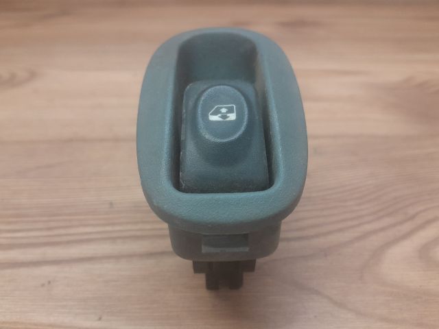 bontott RENAULT SCÉNIC I Jobb hátsó Ablakemelő Kapcsoló