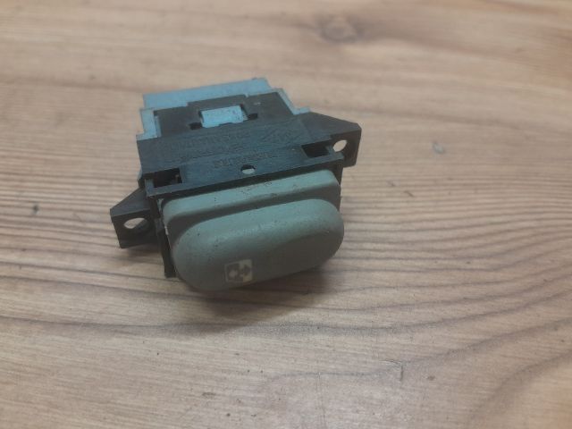 bontott RENAULT SCÉNIC I Jobb hátsó Ablakemelő Kapcsoló