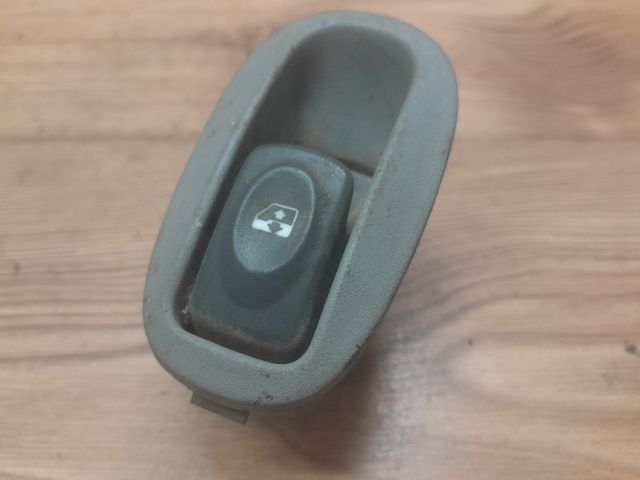 bontott RENAULT SCÉNIC I Jobb hátsó Ablakemelő Kapcsoló