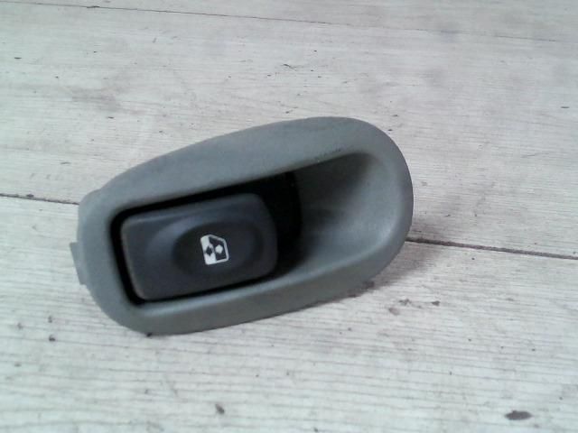 bontott RENAULT SCÉNIC I Jobb hátsó Ablakemelő Kapcsoló