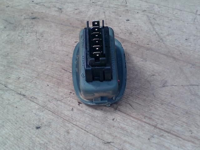 bontott RENAULT SCÉNIC I Jobb hátsó Ablakemelő Kapcsoló