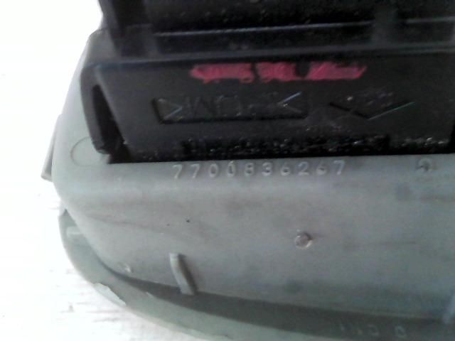 bontott RENAULT SCÉNIC I Jobb hátsó Ablakemelő Kapcsoló