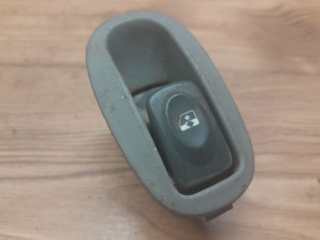 bontott RENAULT SCÉNIC I Jobb hátsó Ablakemelő Kapcsoló