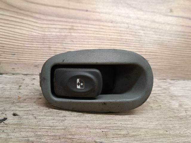 bontott RENAULT SCÉNIC I Jobb hátsó Ablakemelő Kapcsoló