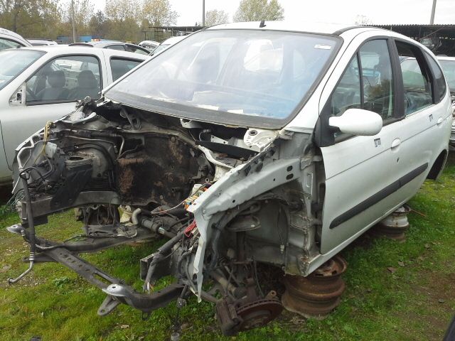 bontott RENAULT SCÉNIC I Tartó Bak