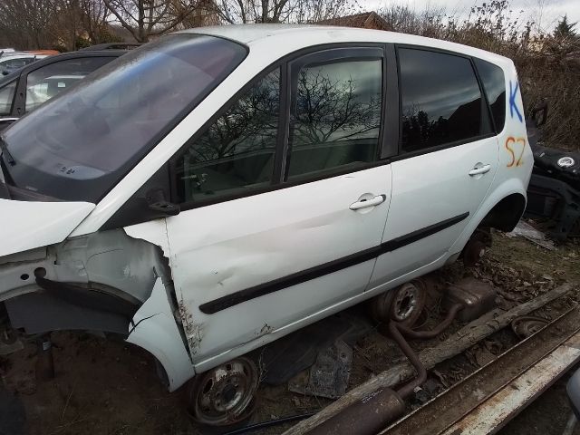 bontott RENAULT SCÉNIC II Biztosítéktábla Motortér