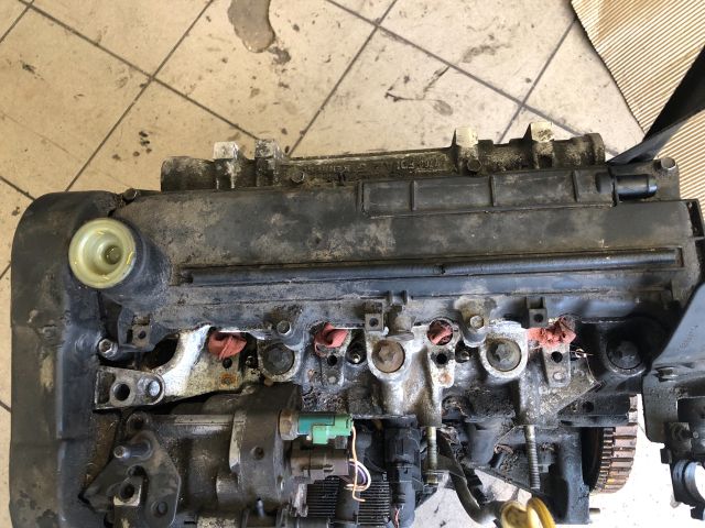 bontott RENAULT SCÉNIC II Motor (Fűzött blokk hengerfejjel)