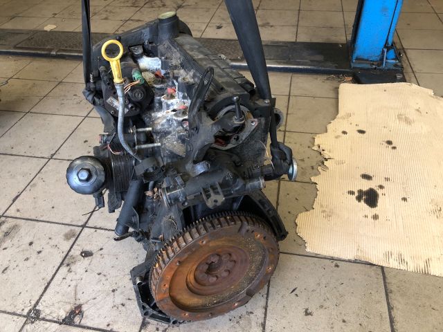 bontott RENAULT SCÉNIC II Motor (Fűzött blokk hengerfejjel)