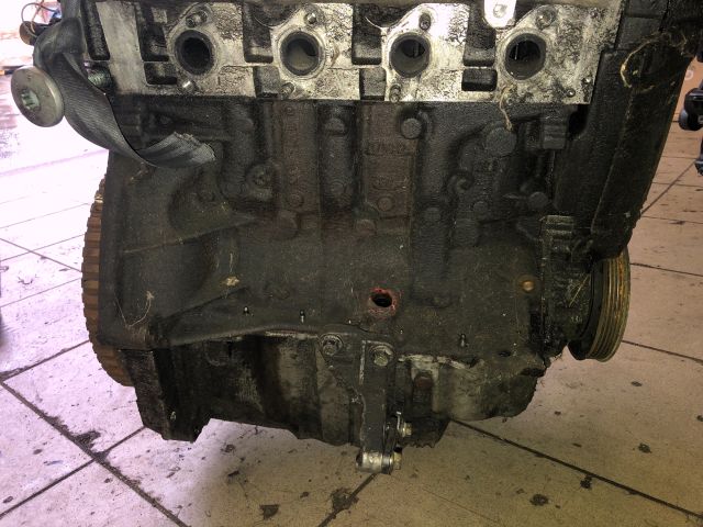 bontott RENAULT SCÉNIC II Motor (Fűzött blokk hengerfejjel)