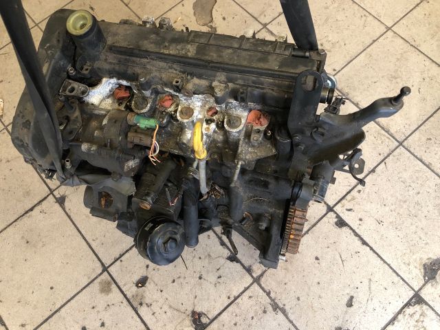 bontott RENAULT SCÉNIC II Motor (Fűzött blokk hengerfejjel)
