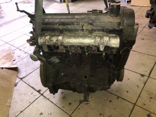 bontott RENAULT SCÉNIC II Motor (Fűzött blokk hengerfejjel)