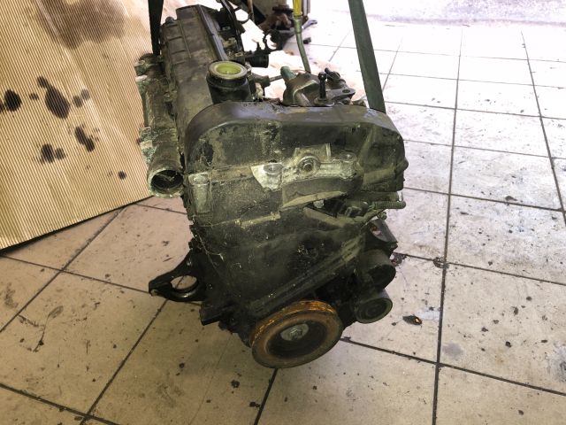bontott RENAULT SCÉNIC II Motor (Fűzött blokk hengerfejjel)