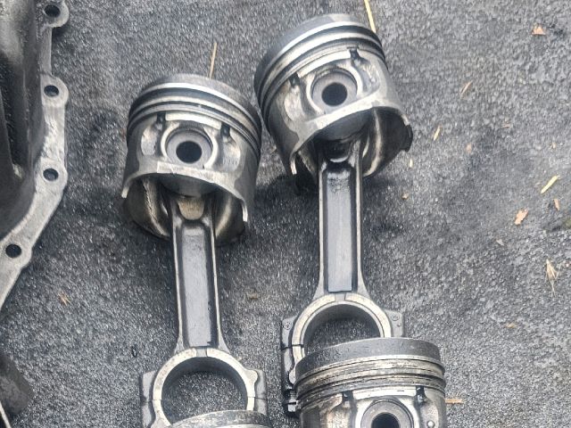 bontott RENAULT SCÉNIC II Dugattyú és Hajtókar