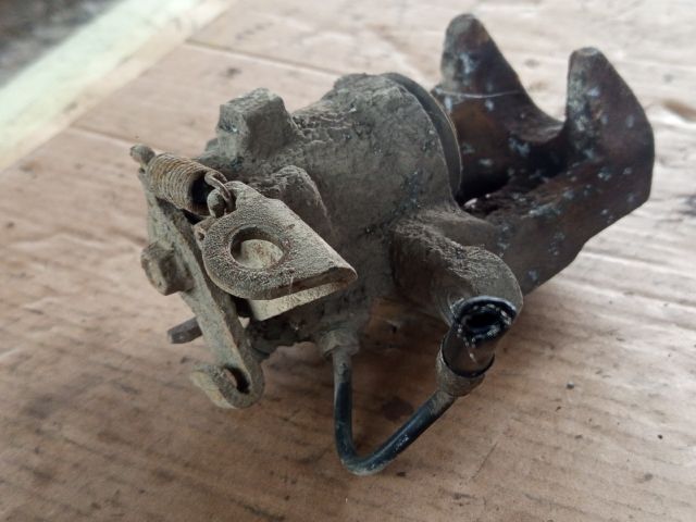 bontott RENAULT SCÉNIC II Jobb hátsó Féknyereg Munkahengerrel