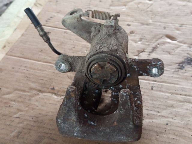 bontott RENAULT SCÉNIC II Jobb hátsó Féknyereg Munkahengerrel