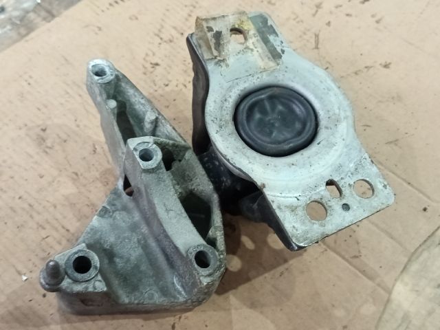 bontott RENAULT SCÉNIC II Motor Tartó Bak (Fém)