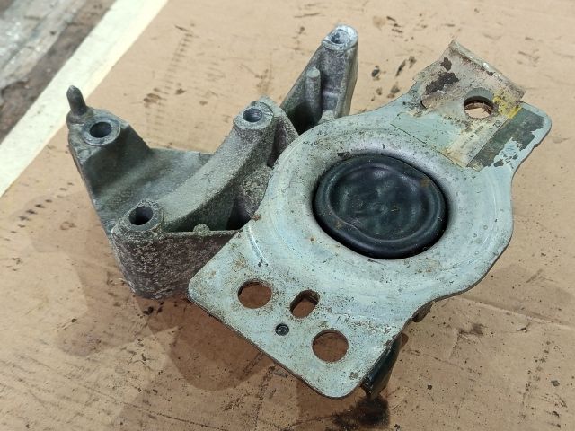 bontott RENAULT SCÉNIC II Motor Tartó Bak (Fém)