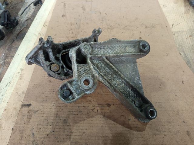 bontott RENAULT SCÉNIC II Váltó Tartó Bak (Pozíciófüggetlen)