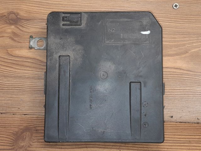 bontott RENAULT SCÉNIC II Biztosítéktábla Motortér