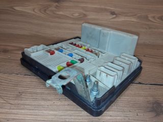 bontott RENAULT SCÉNIC II Biztosítéktábla Motortér