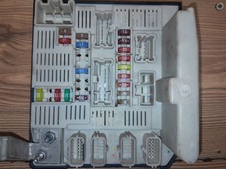 bontott RENAULT SCÉNIC II Biztosítéktábla Motortér